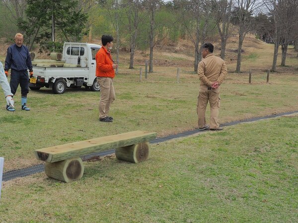 木製ベンチを設置しました