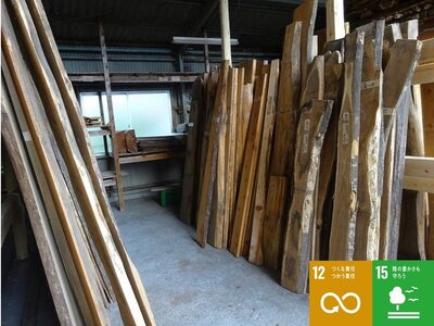 R02.10.27 利根沼田産広葉樹の板を中心に販売を開始しました。趣味の木工や本格的な家具製作の材料としていかがでしょうか。