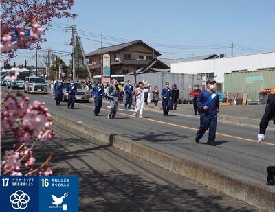 R03.03.31 聖火リレーがサクラの花が咲き始めた川場村を通過しました。当日は沿道の整理のボランティアスタッフとして、当組合から20名がお手伝いさせていただき、その他の職員は応援にかけつけました。