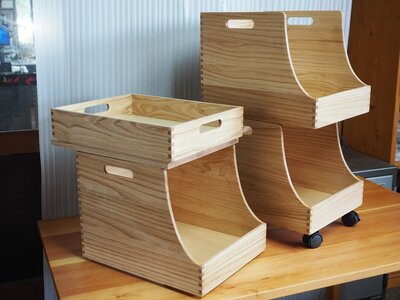 03_05_14 クリ材を使った木製多段収納ボックスです。値段は、サイズに応じて、一個5，500円からとなります。